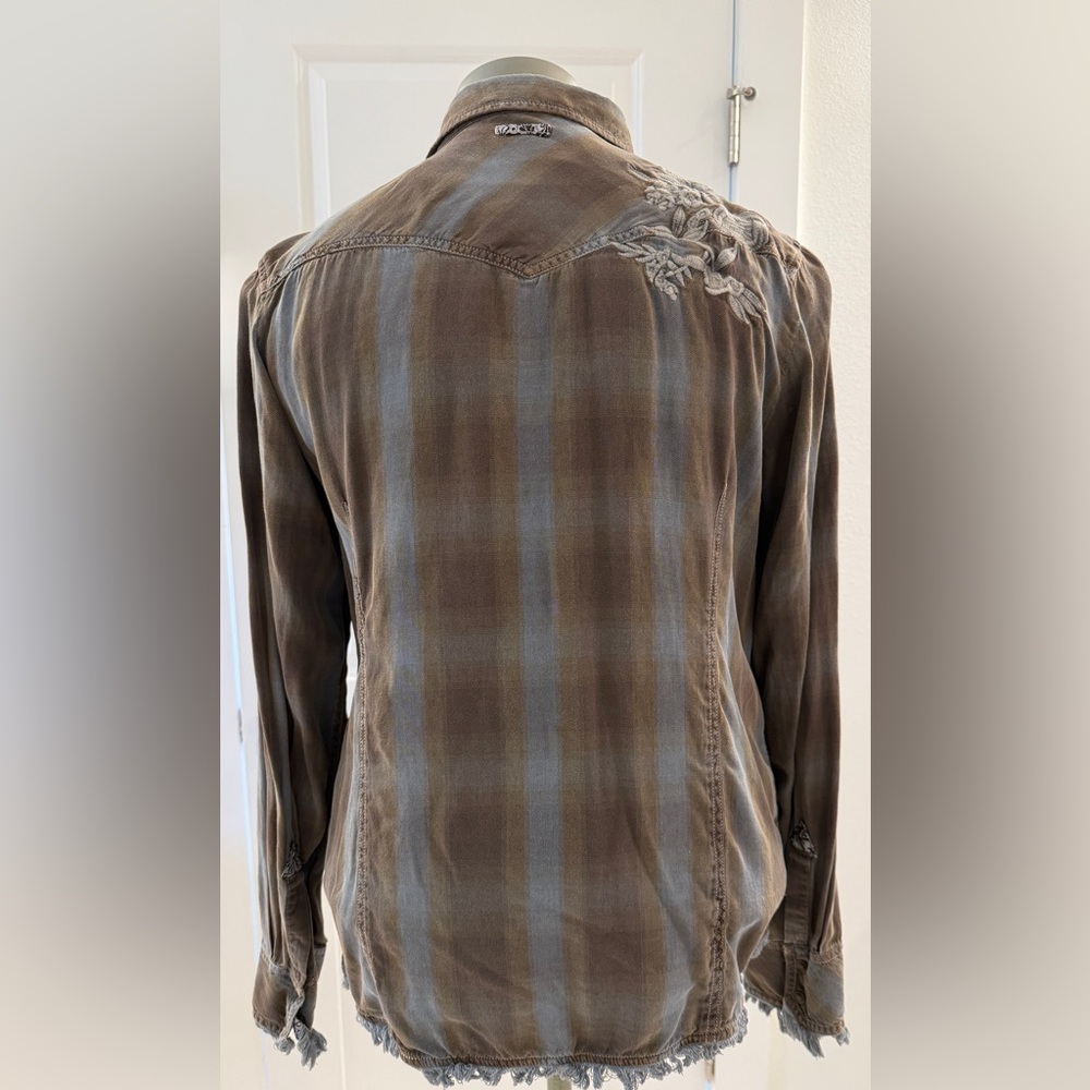 Ryan Michael Snap-Front Western Blouse with Embroidery and Beautiful Details. - Picture 10 of 15